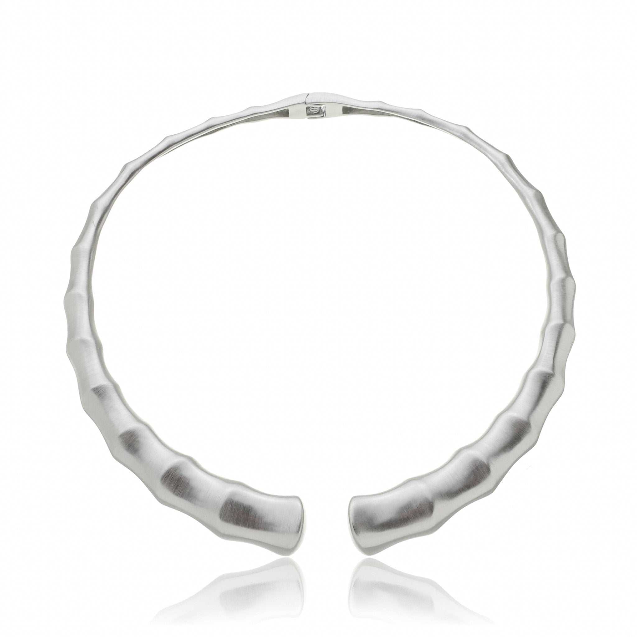Violet choker with rhodium plated wave design and bamboo-inspired texture