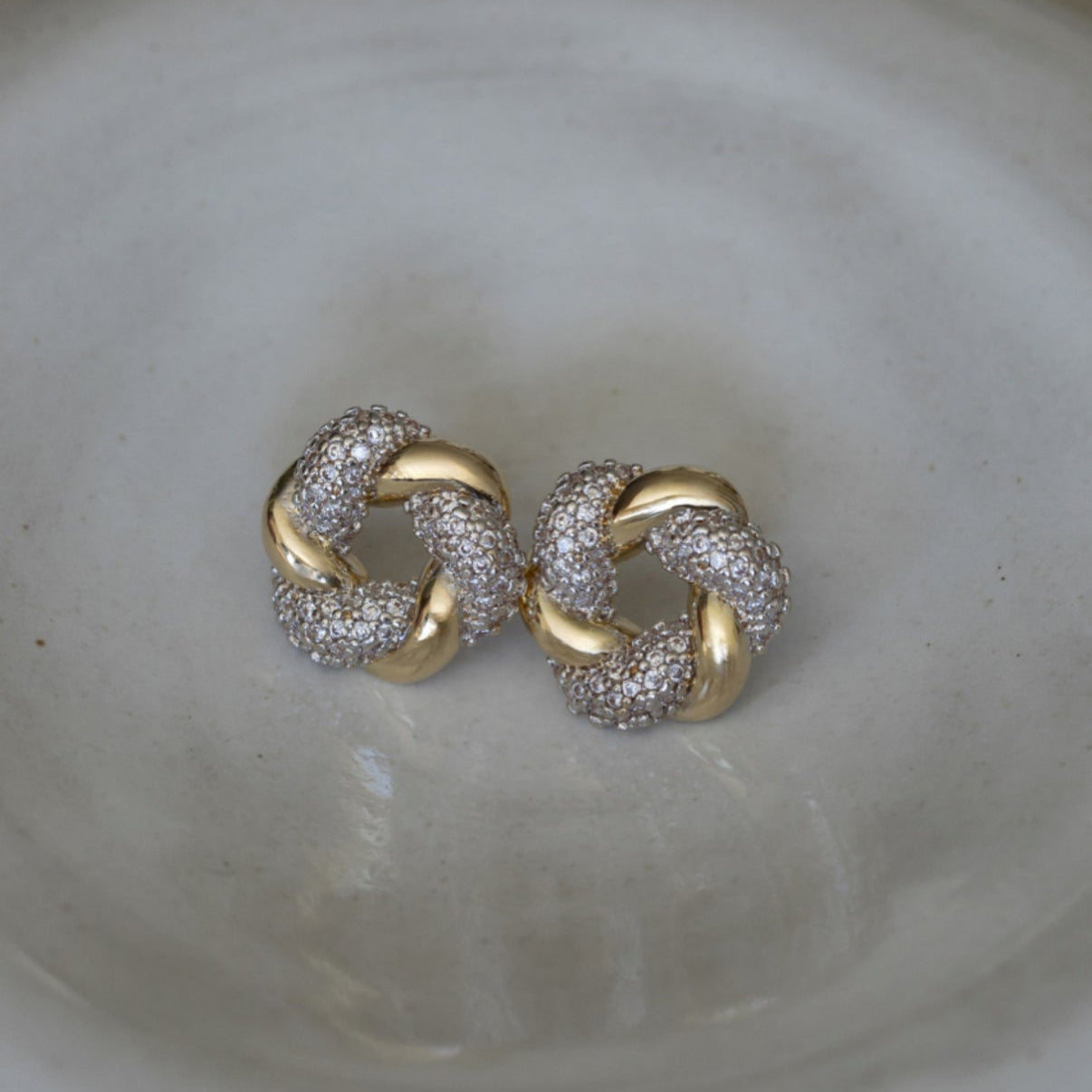 Zara Twisted Earring – gold and silver duo metal hoop close-up, twisted design by Luiza Jewelry.