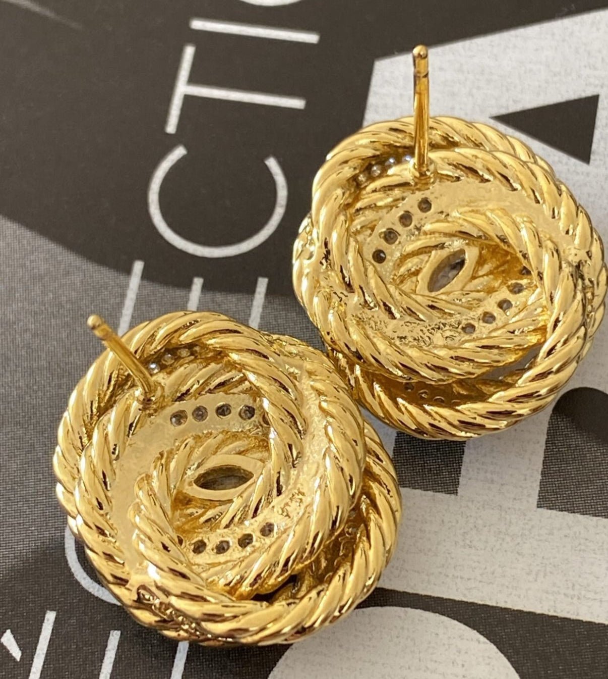 Mary - Textured Gold Twist earring - Luiza Jewelry