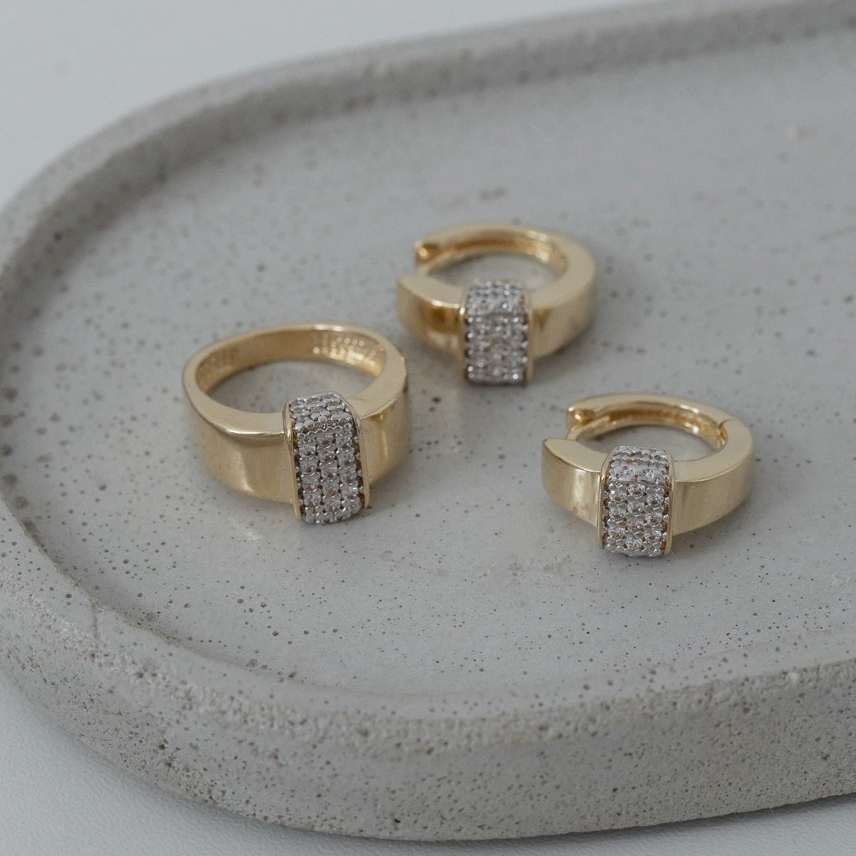 Ella - Gold Hoop Earrings with Zircon Details - Luiza Jewelry