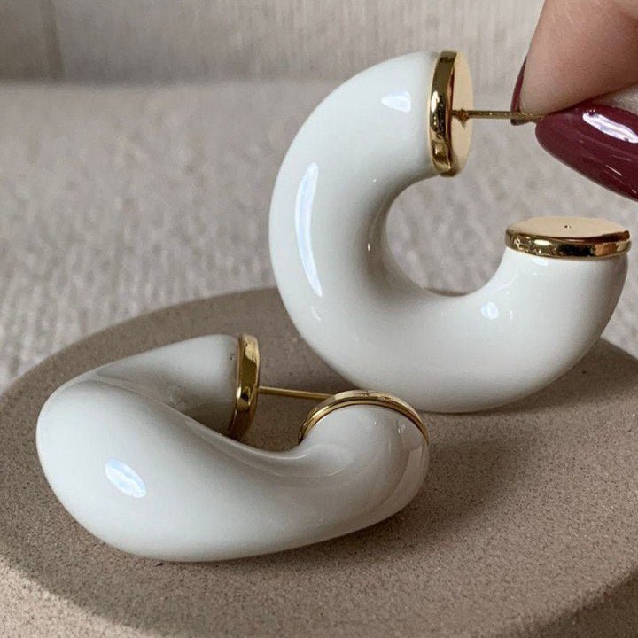 White resin hoop earring with gold accents – 5 cm modern bold style