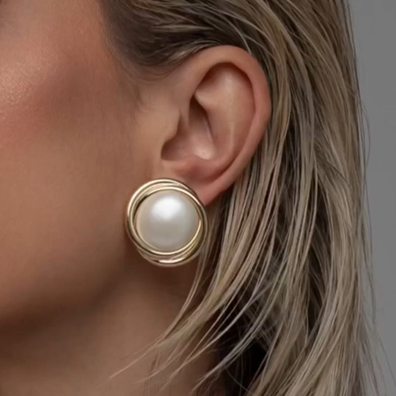 Model wearing Sara Earring with pearl center and gold plated detail – Luiza Jewelry