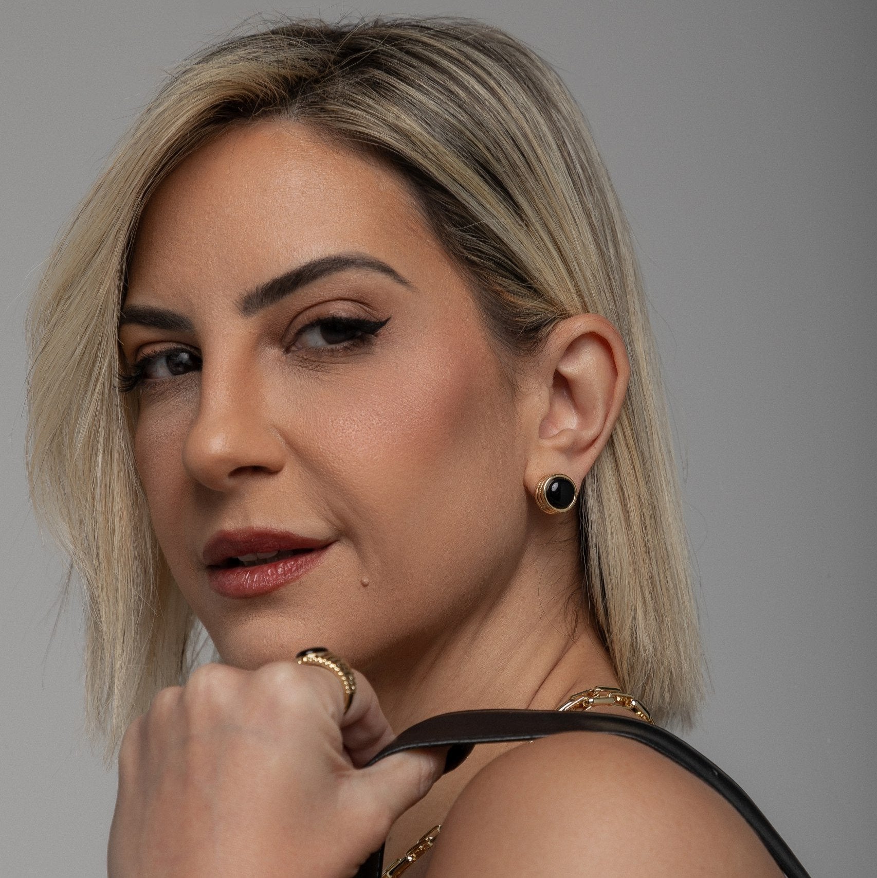 Noir Resin Jewelry Set – Necklace & Earrings