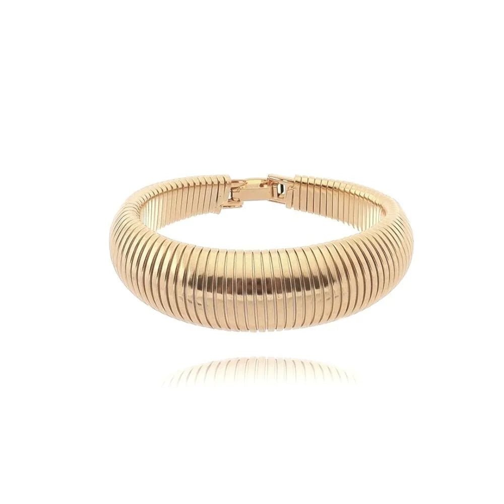 Eleonor bracelet with mesh design, gold ribbed texture, and secure click clasp – 17 cm