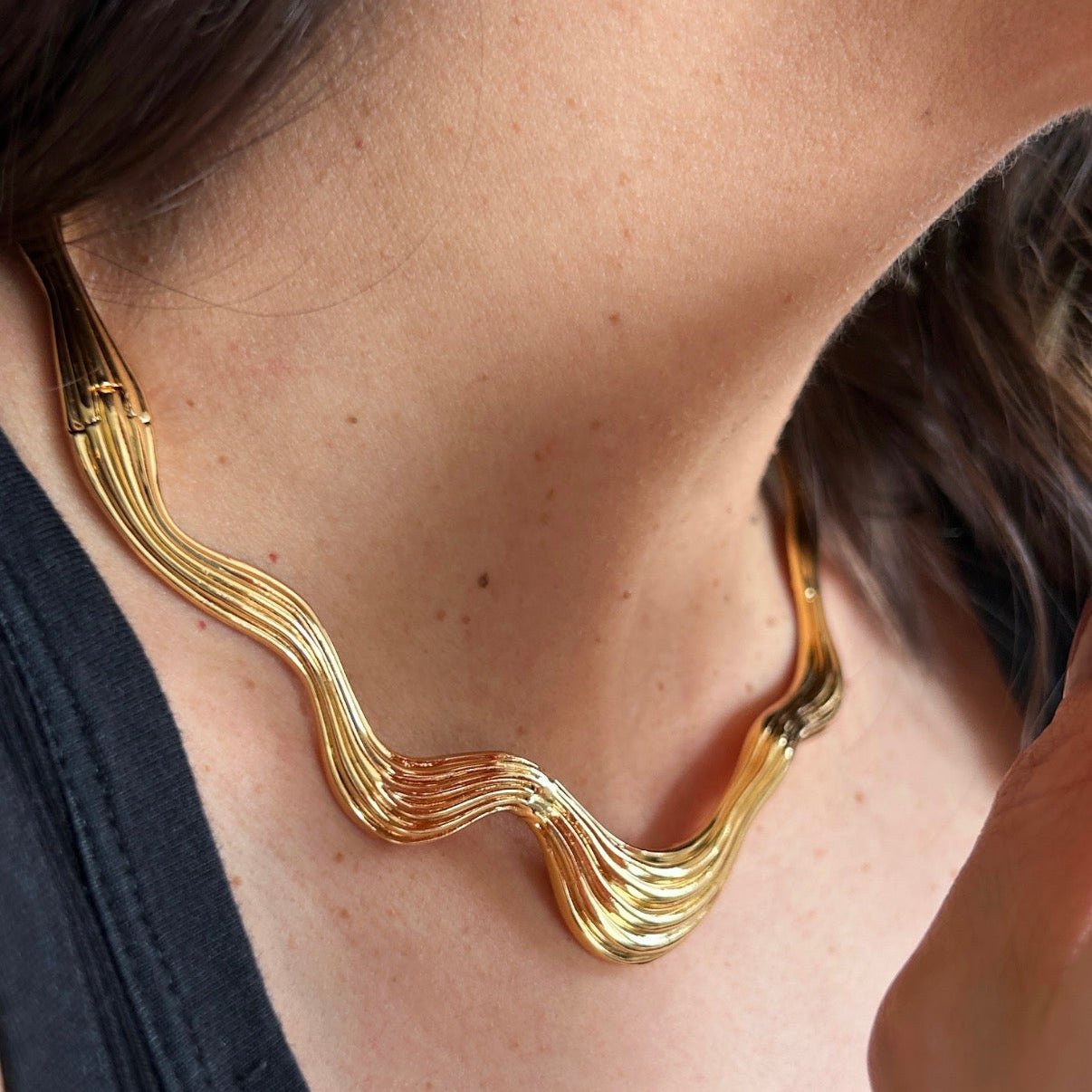 Lais Sculpted Wave Necklace - Luiza Jewelry