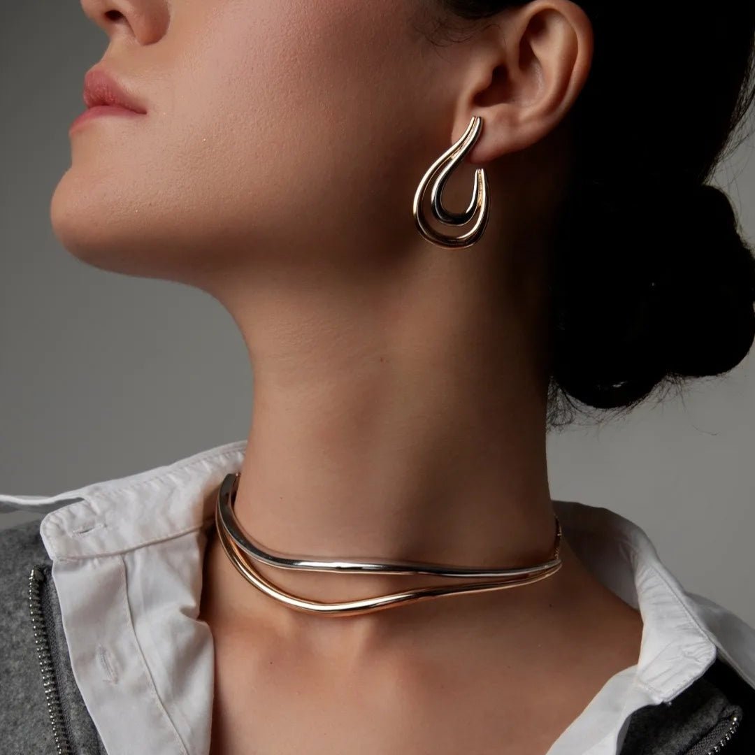 Lisa Curved Bar Necklace - Luiza Jewelry